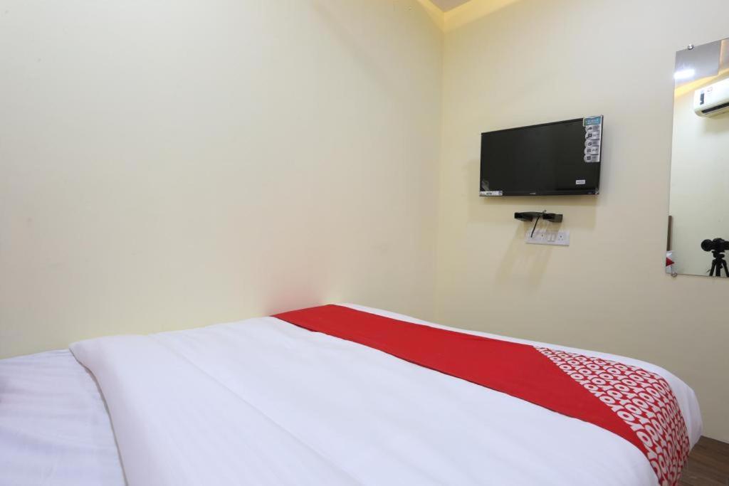 Hotel Indigo Inn Мумбаи Экстерьер фото