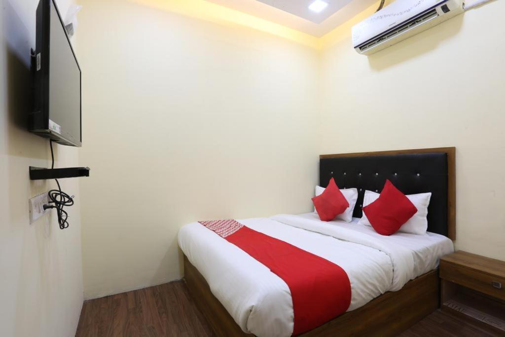 Hotel Indigo Inn Мумбаи Экстерьер фото